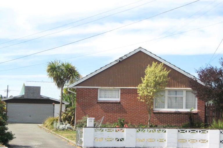 Photo of property in 35 Ontario Place, Wainoni, Christchurch, 8061