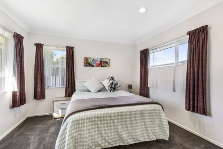 Photo of property in 20a Sutton Crescent, Papakura, 2110