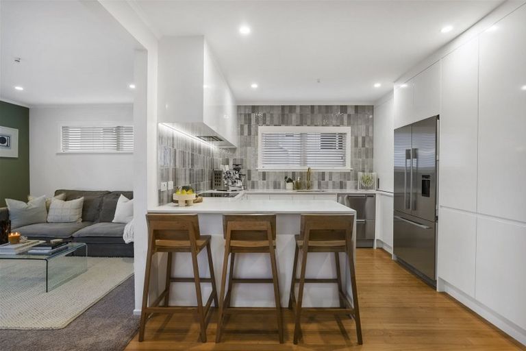 Photo of property in 1/126 Rangatira Road, Beach Haven, Auckland, 0626