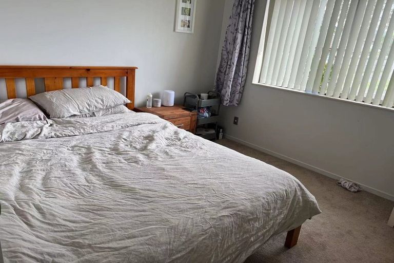 Photo of property in 33 South Kensington Way, Henderson, Auckland, 0612