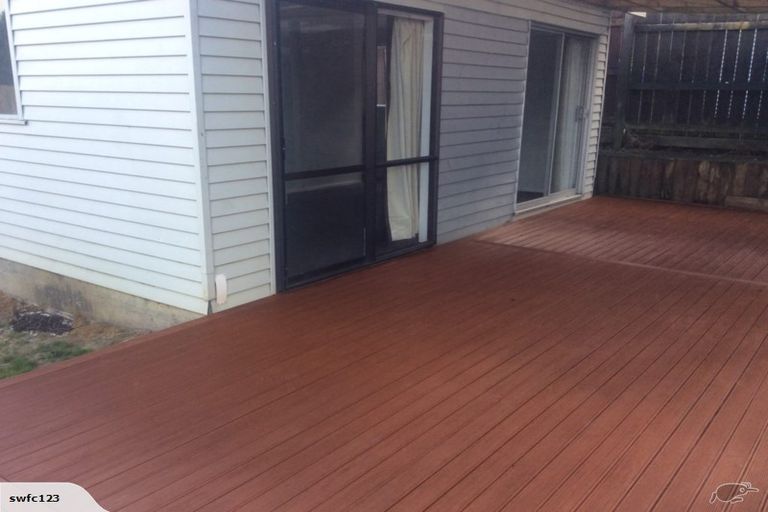 Photo of property in 5 Cron Avenue, Te Atatu South, Auckland, 0610