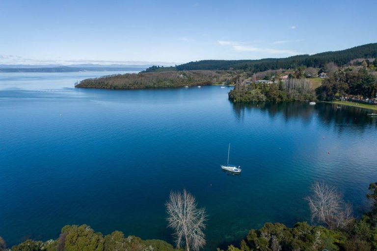 Photo of property in 828 Wily Terrace, Acacia Bay, Taupo, 3330