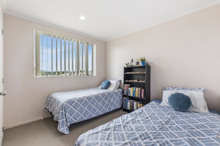 Photo of property in 18 Piriti Place, Weymouth, Auckland, 2103