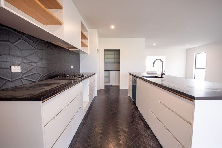 Photo of property in 44 Sardinia Grove, Fitzherbert, Palmerston North, 4410