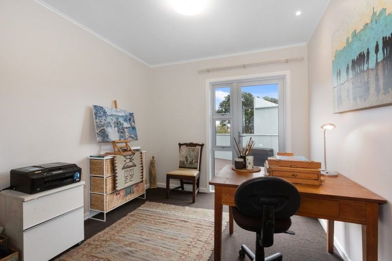 Photo of property in 15 Kowhai Street, Eastbourne, Lower Hutt, 5013