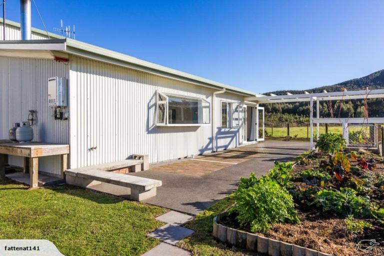 Photo of property in 141 Holyoakes Road, Kinloch, Taupo, 3377