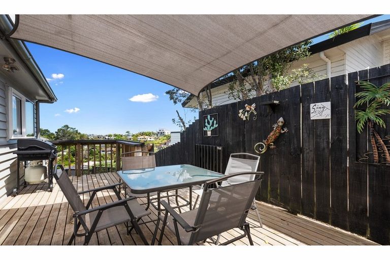Photo of property in 2/272 Glamorgan Drive, Northcross, Auckland, 0630
