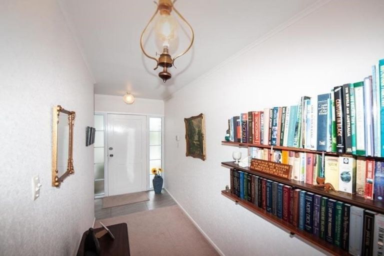 Photo of property in 27 Cranwell Street, Churton Park, Wellington, 6037