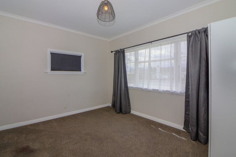 Photo of property in 15 Winchester Street, Levin, 5510