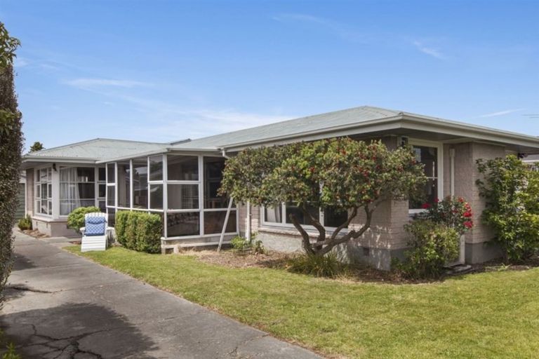 Photo of property in 30 Tenby Place, Avondale, Christchurch, 8061
