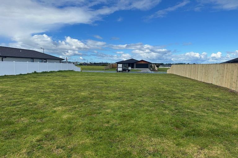 Photo of property in 10 Te Taniwha Road, One Tree Point, 0118