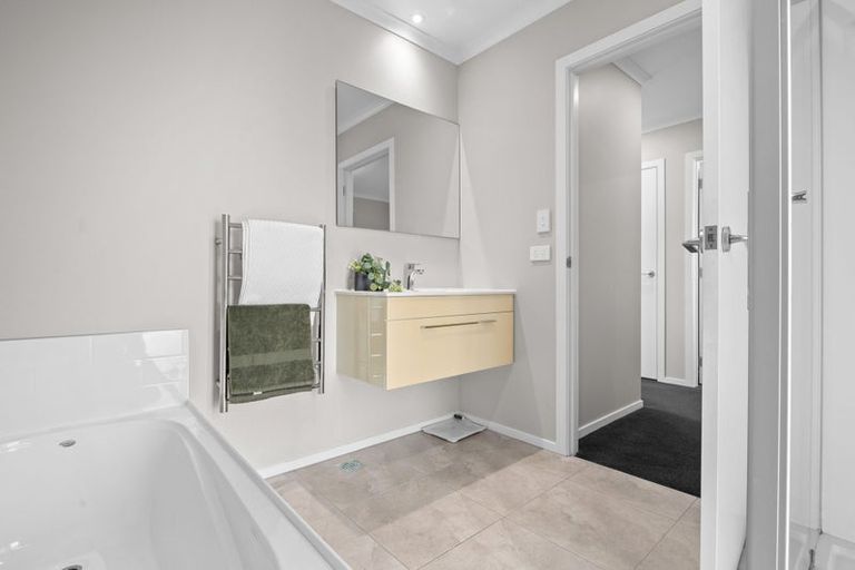 Photo of property in 17 Anna Jean Crescent, Flagstaff, Hamilton, 3210