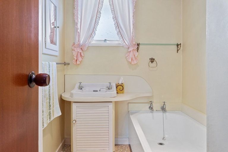 Photo of property in 76 Grimseys Road, Redwood, Christchurch, 8051