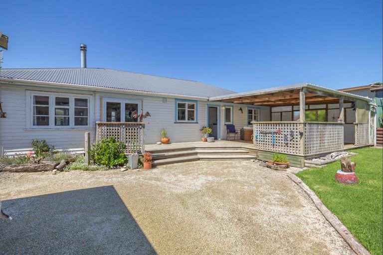 Photo of property in 78 Koputara Road, Himatangi Beach, Foxton, 4891