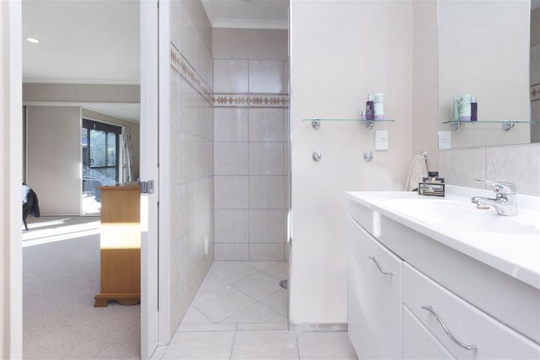 Photo of property in 4 Vaughan Way, Redwood, Christchurch, 8051