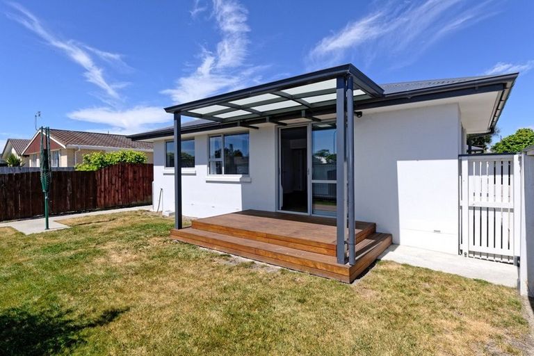 Photo of property in 1/19 Queenspark Drive, Parklands, Christchurch, 8083