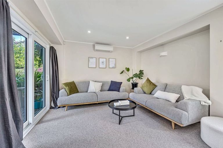 Photo of property in 38 Eugenia Rise, Totara Heights, Auckland, 2105