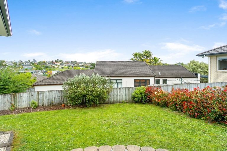 Photo of property in 20 Rising Parade, Fairview Heights, Auckland, 0632