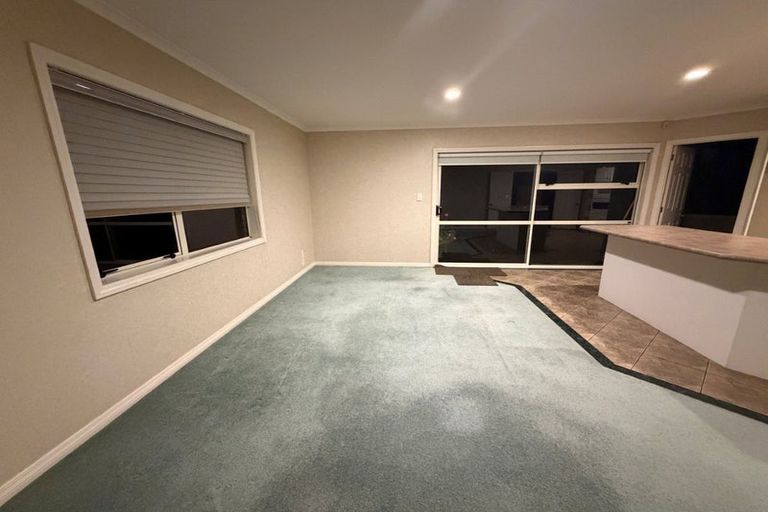 Photo of property in 12 Conacher Close, East Tamaki Heights, Auckland, 2016
