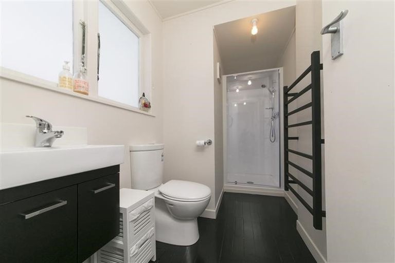 Photo of property in 2 Alice Street, Riverhead, 0820