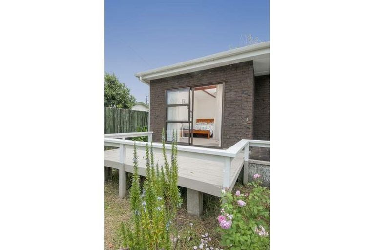 Photo of property in 21 Ranui Station Road, Ranui, Auckland, 0612