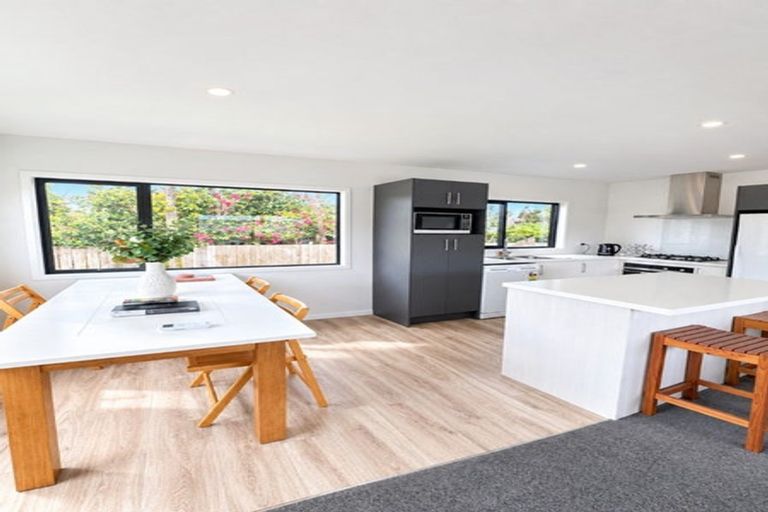 Photo of property in 8a Holden Avenue, Holdens Bay, Rotorua, 3010