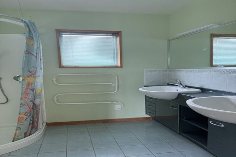 Photo of property in 1/5 Chateau Drive, Burnside, Christchurch, 8053