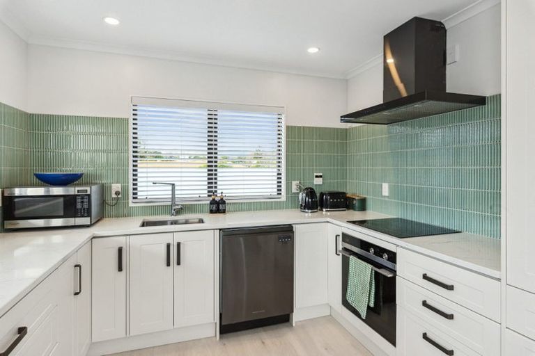 Photo of property in 36 Eruini Street, Waikanae Beach, Waikanae, 5036