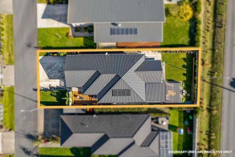 Photo of property in 5 Mahia Lane, Waikanae, 5036