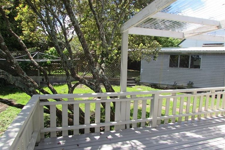 Photo of property in 4 Ballial Place, West Harbour, Auckland, 0618