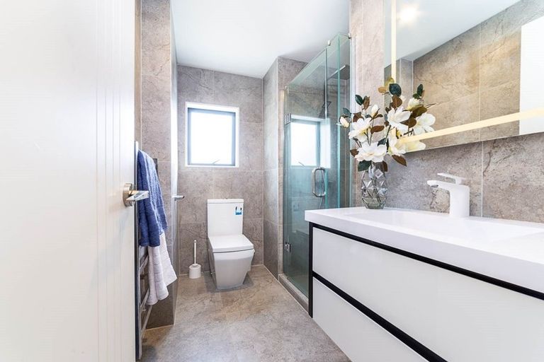 Photo of property in 20 Peony Mews, Oteha, Auckland, 0632