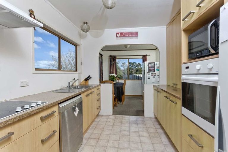 Photo of property in 81 Chivalry Road, Glenfield, Auckland, 0629