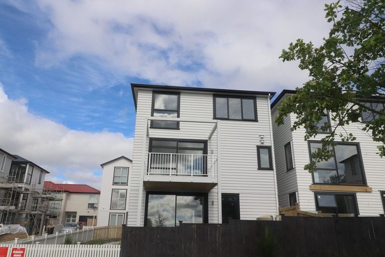 Photo of property in 2 Nephrite Lane, Henderson, Auckland, 0610