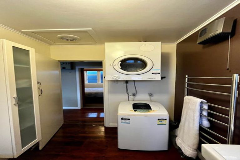 Photo of property in 42 Porritt Avenue, Mount Victoria, Wellington, 6011