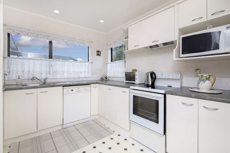 Photo of property in 1/238 Cascades Road, Botany Downs, Auckland, 2010