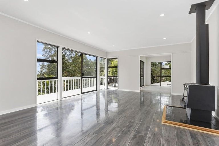 Photo of property in 406 Scenic Drive, Waiatarua, Auckland, 0612