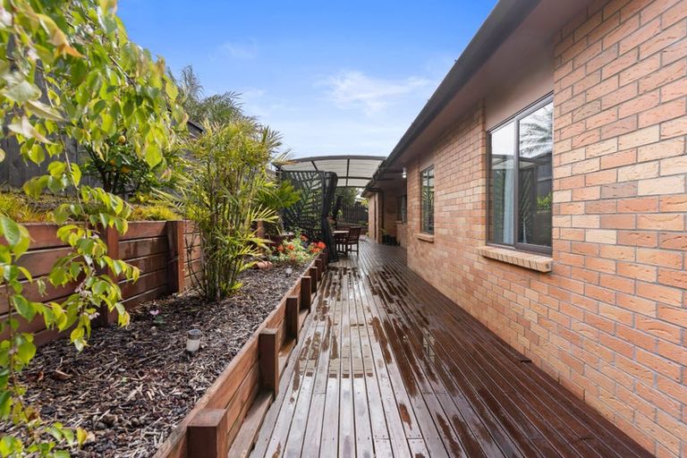 Photo of property in 53 Chesterfield Way, Orewa, 0931