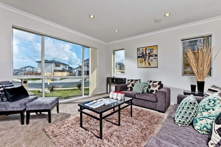 Photo of property in 60 Huntington Park Drive, Greenhithe, Auckland, 0632