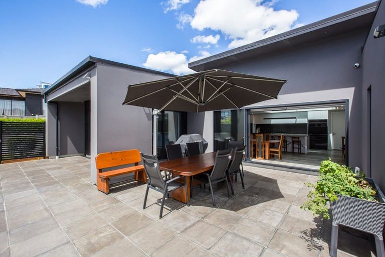 Photo of property in 55 Queen Charlotte Drive, Aotea, Porirua, 5024