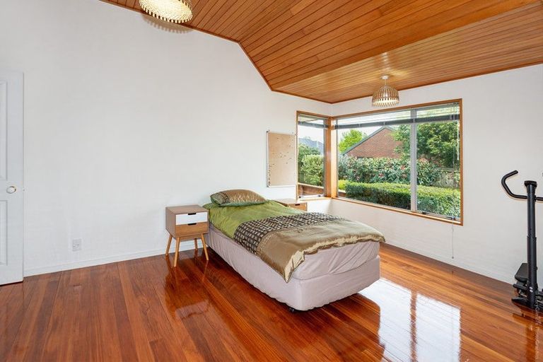 Photo of property in 54 Apsley Drive, Avonhead, Christchurch, 8042