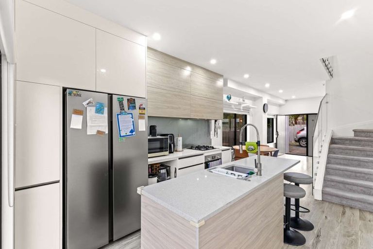 Photo of property in 15c Arney Road, Ranui, Auckland, 0612