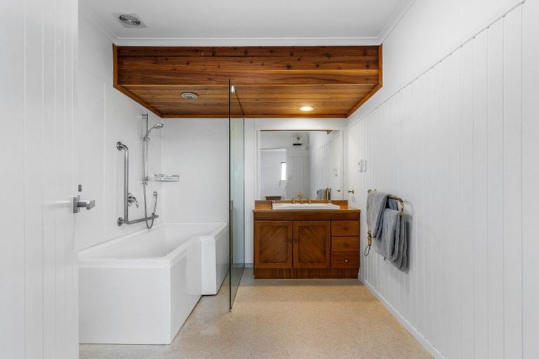 Photo of property in 150 Tirohanga Drive, Whangamata, 3620