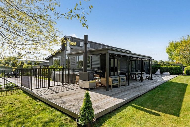 Photo of property in 17-19 Weld Street, Martinborough, 5711