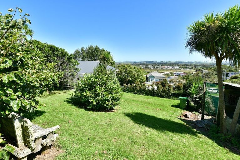 Photo of property in 13 Porter Crescent, Helensville, 0800