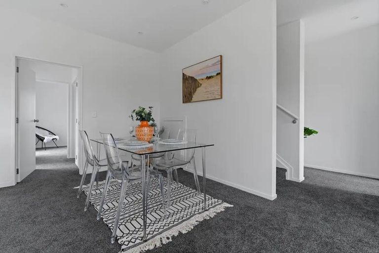 Photo of property in 2 Warbler Crescent, Papakura, 2110