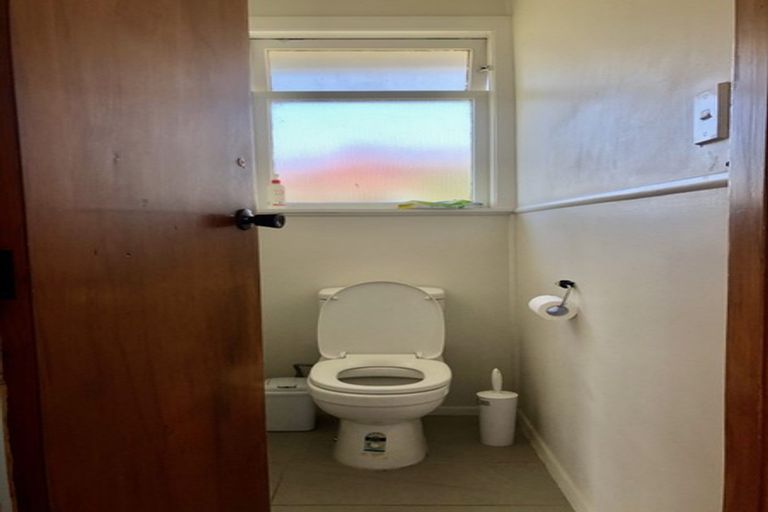 Photo of property in 11 Valdale Road, Henderson, Auckland, 0610