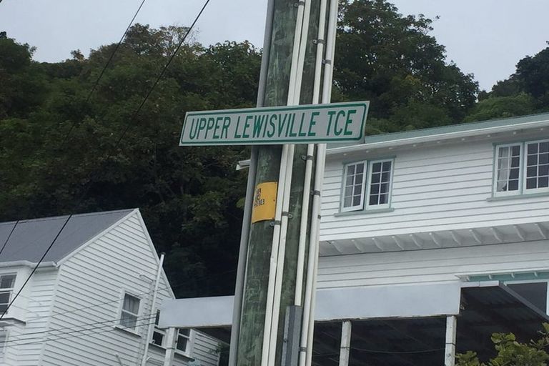 Photo of property in 9 Upper Lewisville Terrace, Thorndon, Wellington, 6011