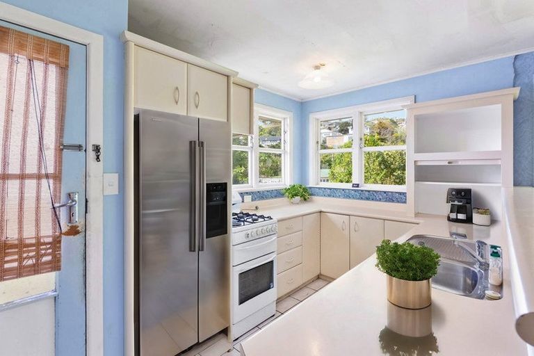 Photo of property in 4 Warren Street, Paparangi, Wellington, 6037