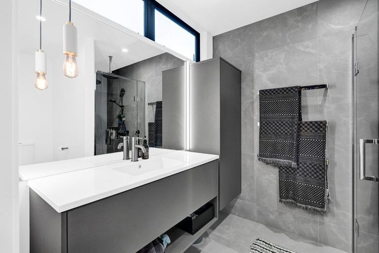 Photo of property in 28a Waiwaka Terrace, Strandon, New Plymouth, 4312