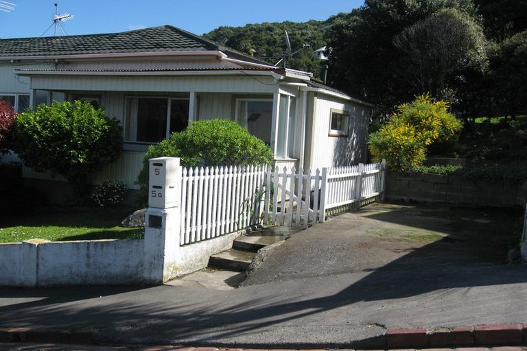 Photo of property in 3-5 Knoll Street, Island Bay, Wellington, 6023